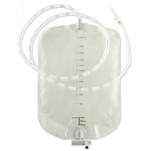 Nighttime urine drainage bag with measurement markings and outlet