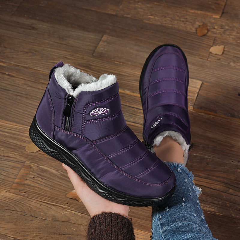 Women’s ankle snow boots in purple with faux-fur cuff and front zipper