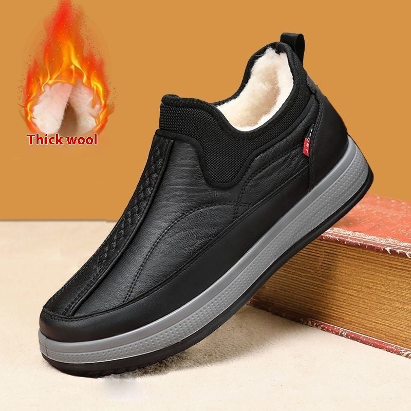 Black ankle boots with thick wool-like lining, side seam, platform sole