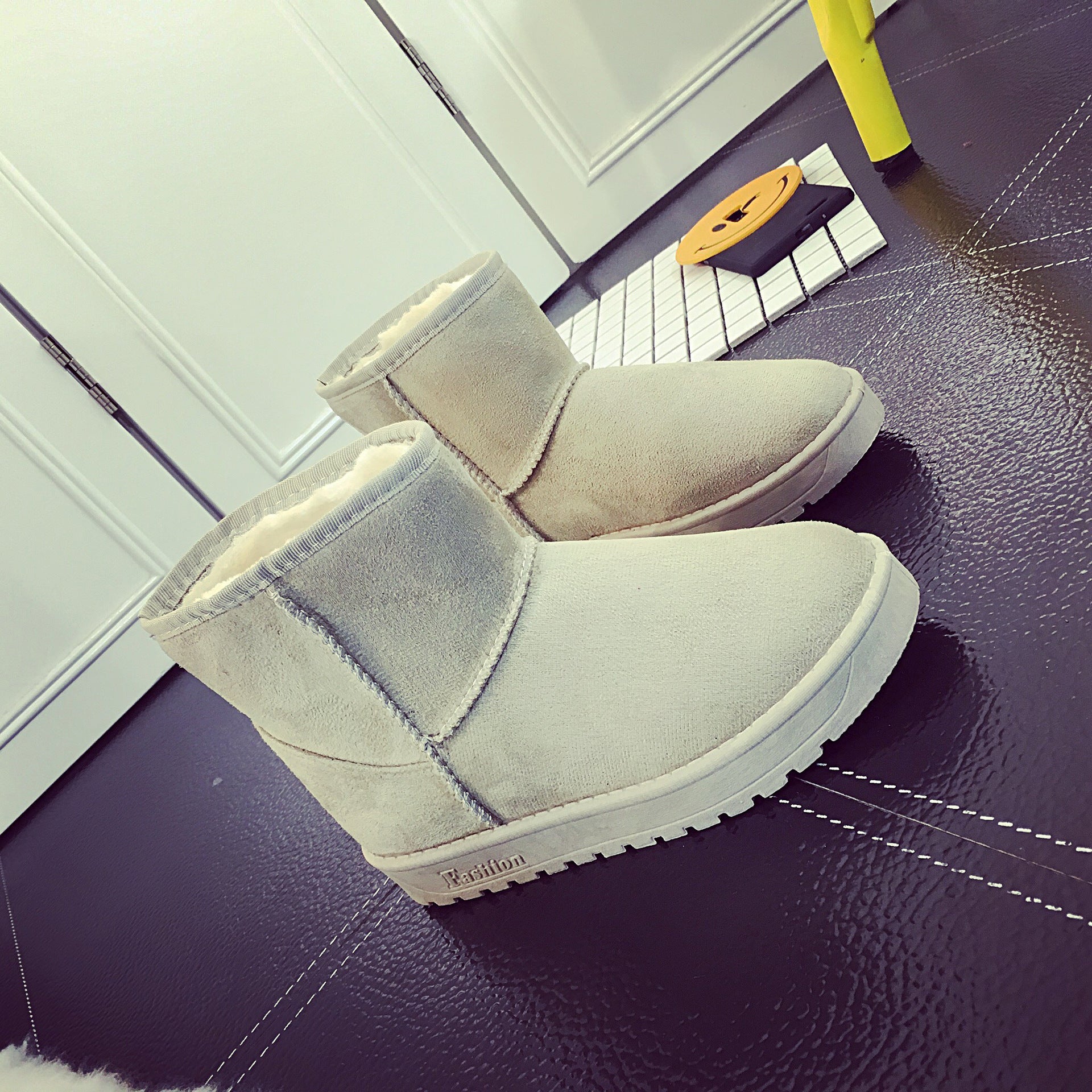 Beige faux-fur lined winter snow boots with short cuff and stitched seams