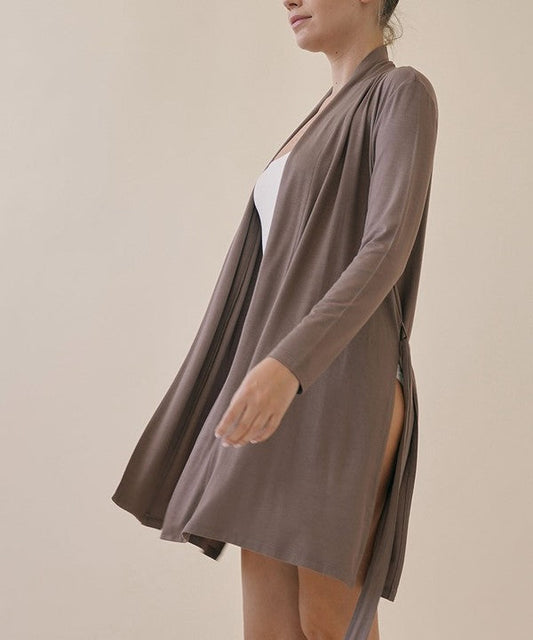 Bamboo robe cardigan in taupe, V-neck with waist tie, long sleeves and thigh-length cut.