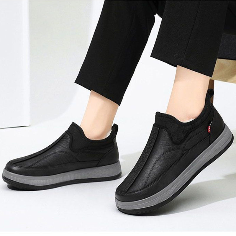 Black slip-on ankle boots with fleece lining and thick platform sole