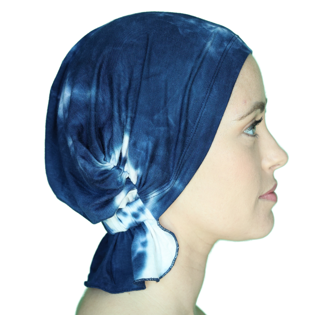 ELISE CHEMOBEANIES® chemo beanie in dark blue with light tie-dye, side profile fold
