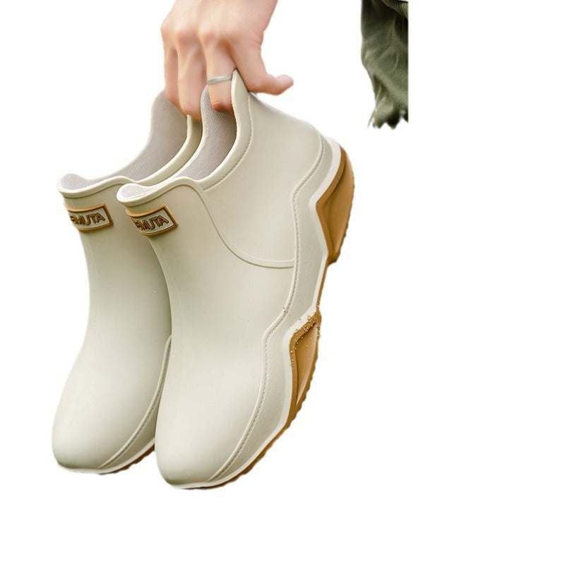 Men's short rain boots in cream with chunky gum outsole and side logo patch