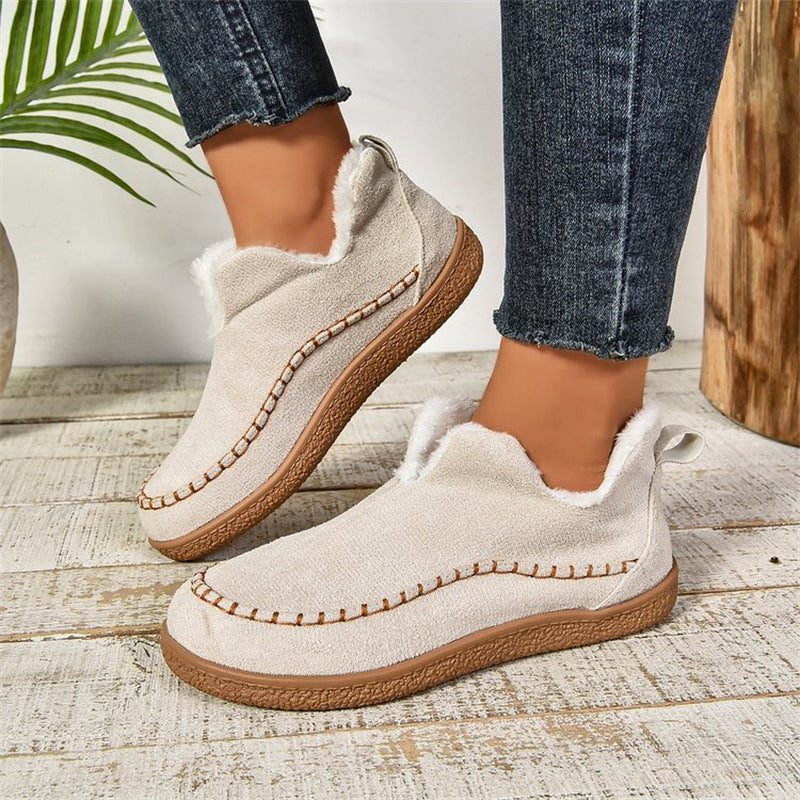 Women’s plush V-cut ankle boots in milky white suede with faux-fur lining, front view