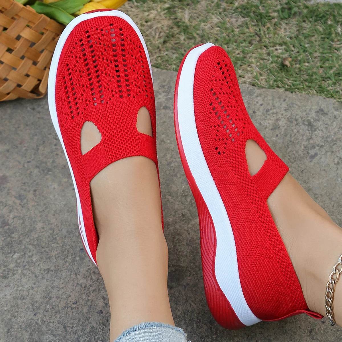 Lightweight Women’s Casual Sneakers – Breathable Flat Shoes for Everyday Comfort