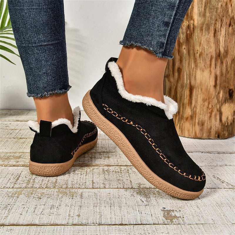 Women’s plush ankle boots in black suede with faux-fur trim and flat rubber sole