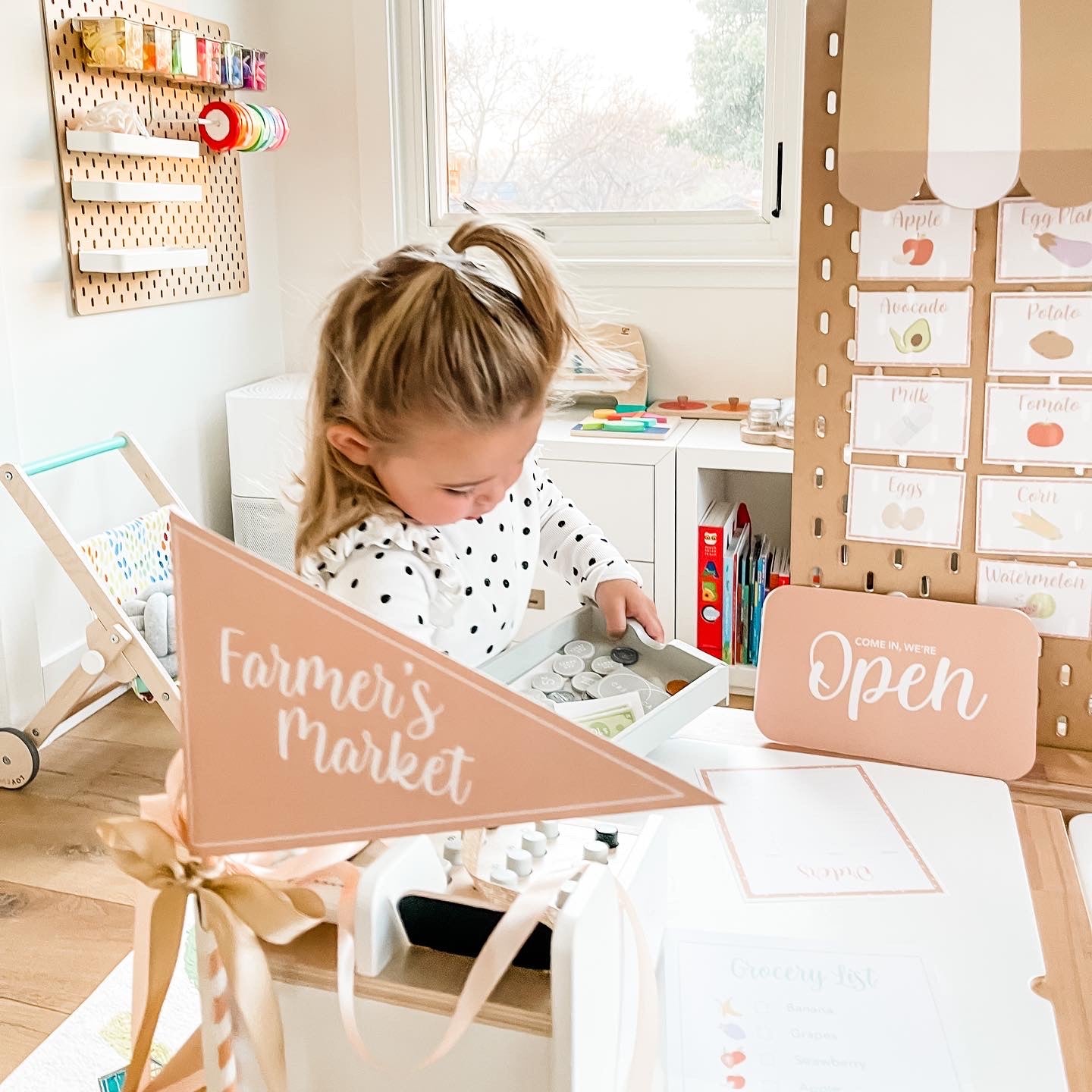 Printable dramatic play farmer's market set with open register sign and card display