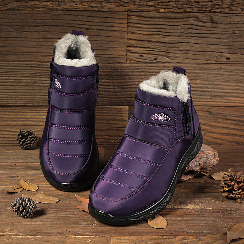 Women’s ankle snow boots in purple with quilted panels and faux-fur collar