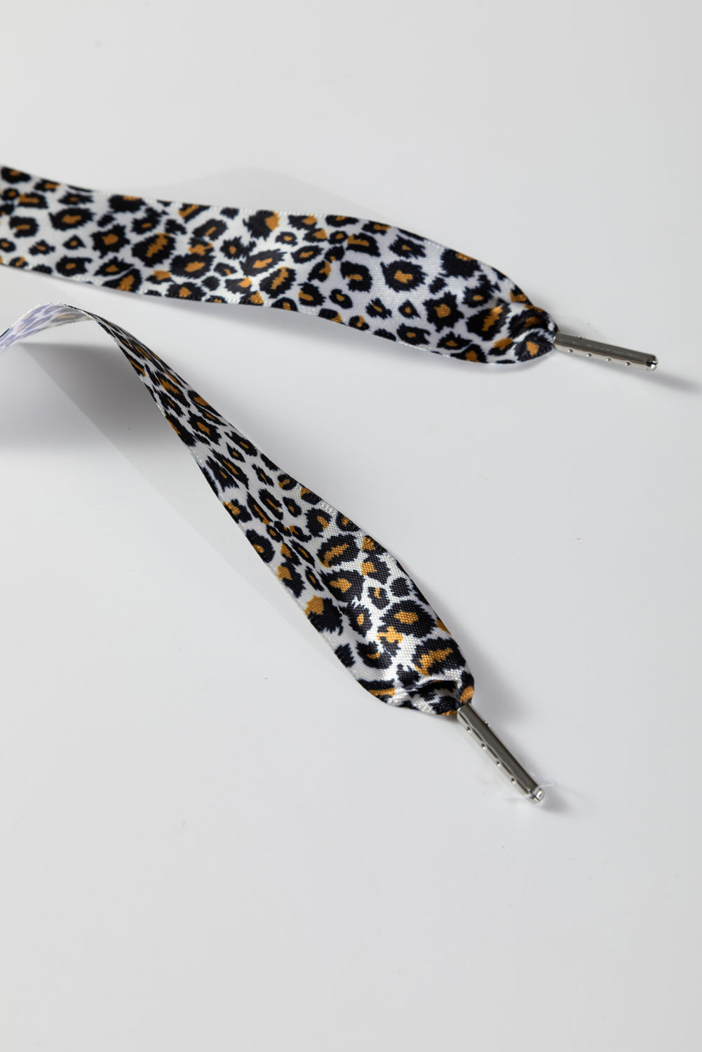 Leopard print drawstrings with metal aglets