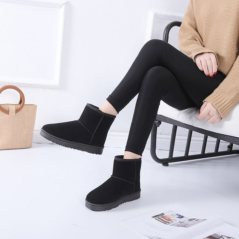 Women’s winter snow boots in black suede with faux fur lining and wedge-like outsole