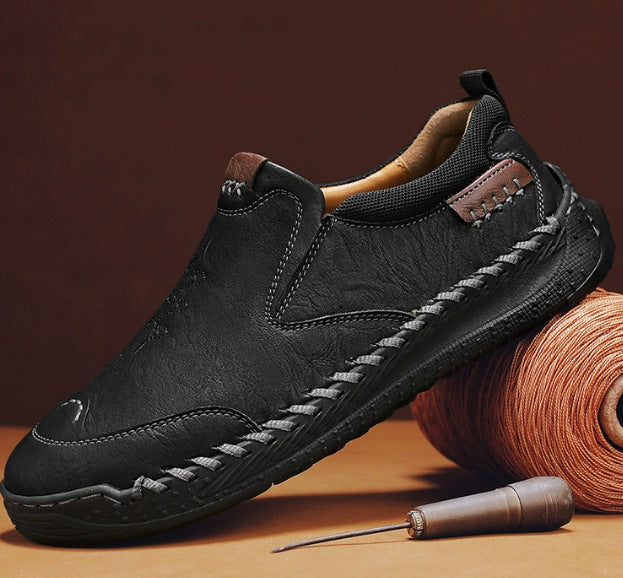 Men's casual shoes, black leather upper with lace-up stitching and padded collar