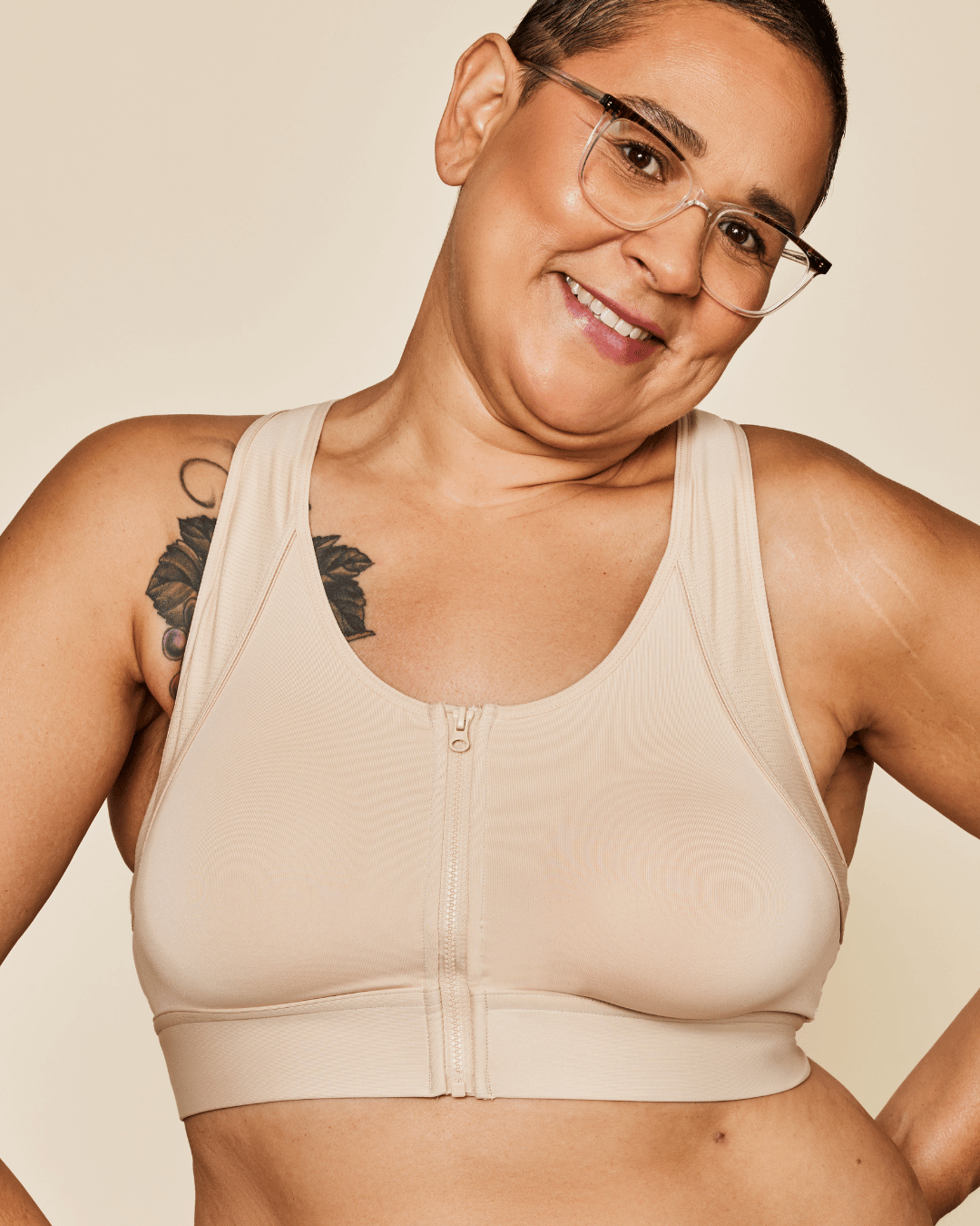 Buff front-closure sports bra with racerback straps and zip placket