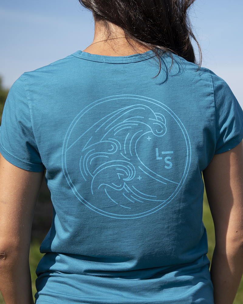 Wave graphic T-shirt with crew neck and back circular wave emblem with 'L's' text