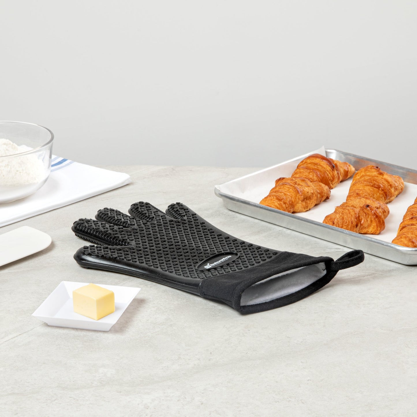 Comfy Grip Black Silicone Oven Mitt - Heat-Resistant, Cotton Lining - 13" x 7 1/2" x 1/2" - 1 count box