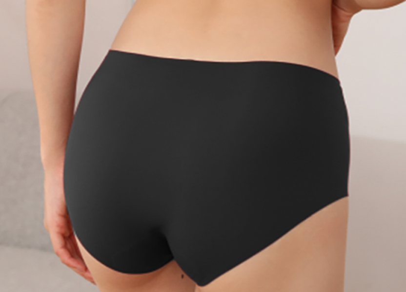 Women's hipster underwear in black, smooth mid-rise brief