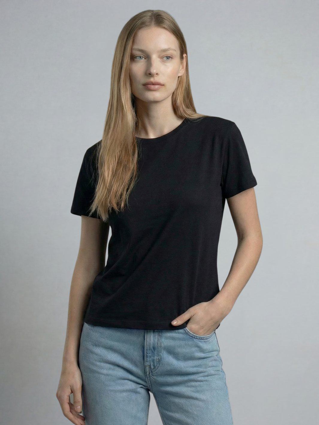 Boxy everyday tee, black crew-neck short-sleeve T-shirt with relaxed fit.