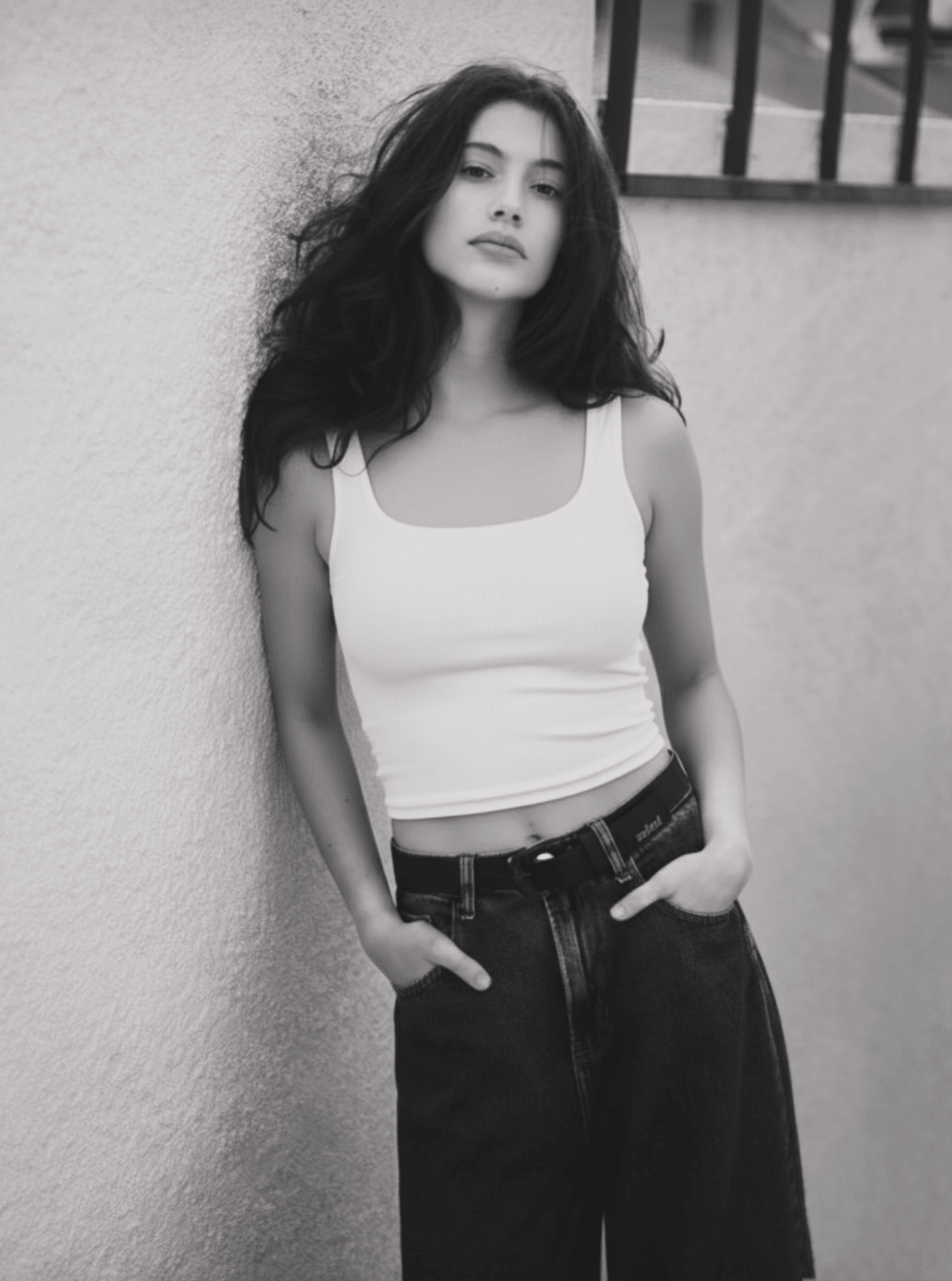 White body tank with scoop neck and thin straps, fitted cropped hem.