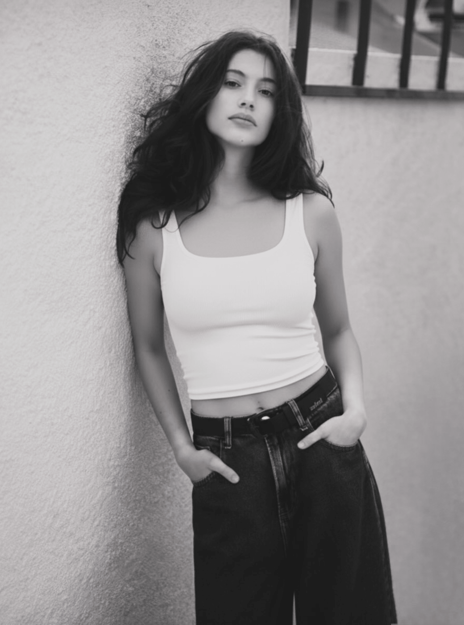 White body tank with scoop neck and thin straps, fitted cropped hem.