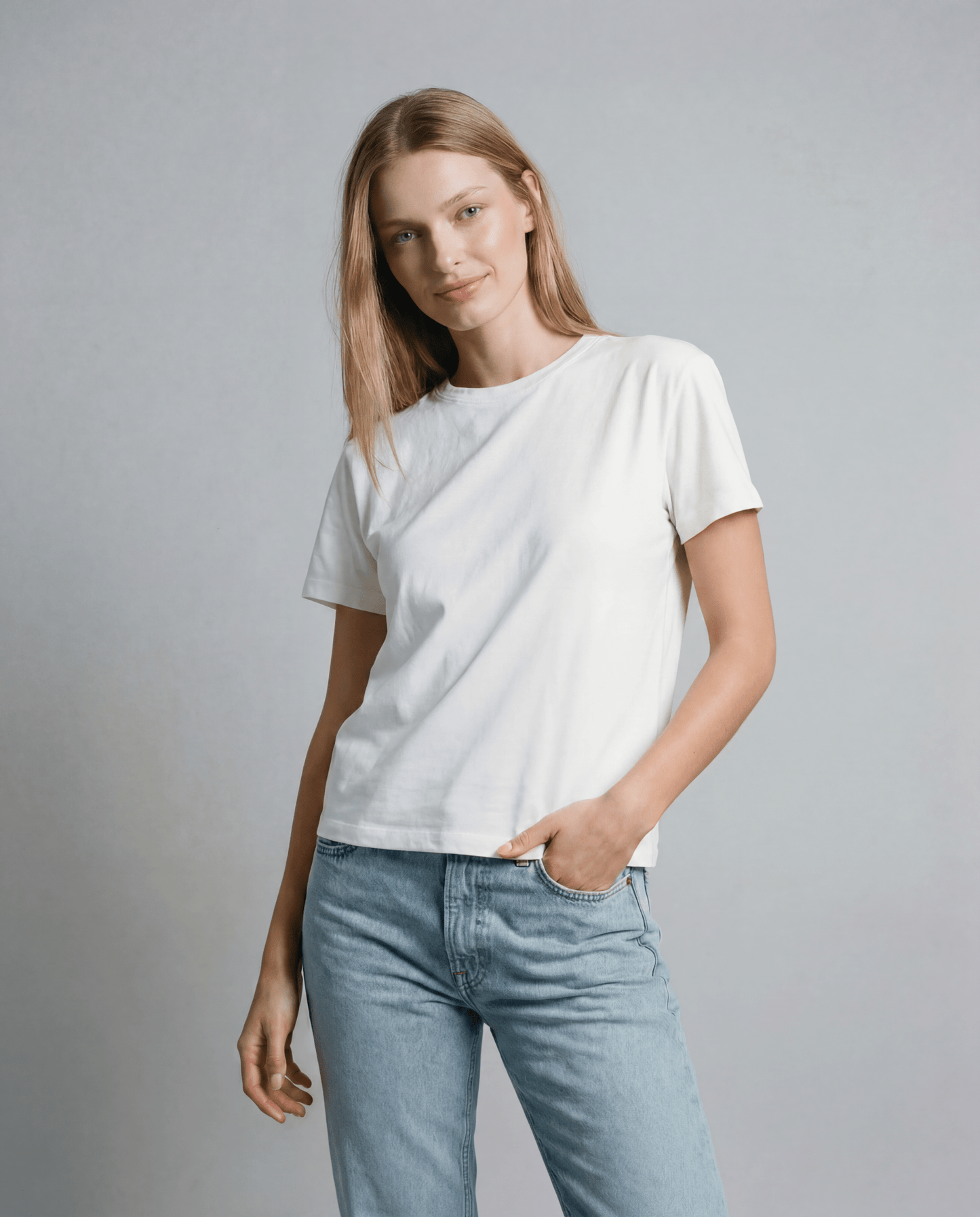 Boxy everyday tee, white crew-neck T-shirt with short sleeves and slightly curved hem.