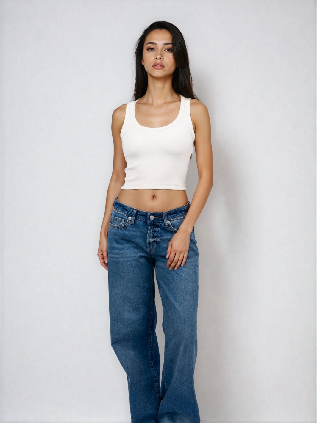 White cropped ribbed tank top with scoop neck and sleeveless cut
