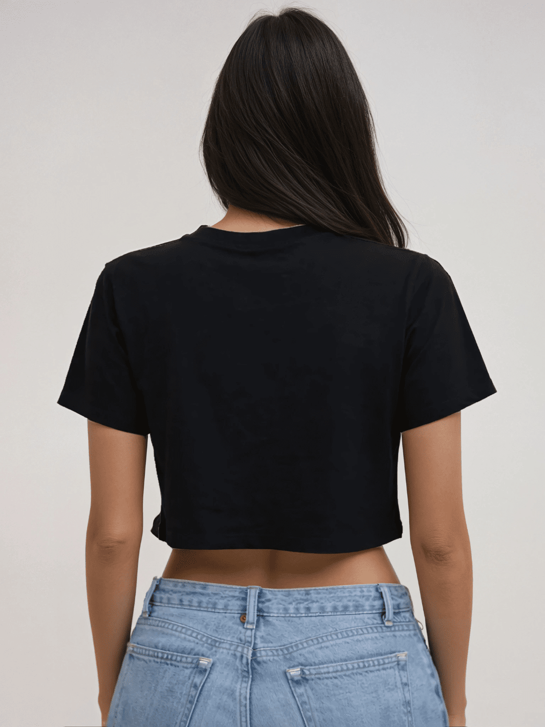 Black cropped tee back, crew neck and short sleeves