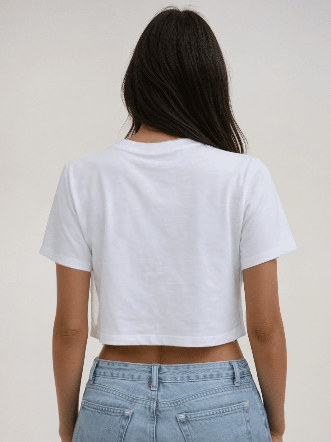 White cropped tee back, crew neck and short sleeves