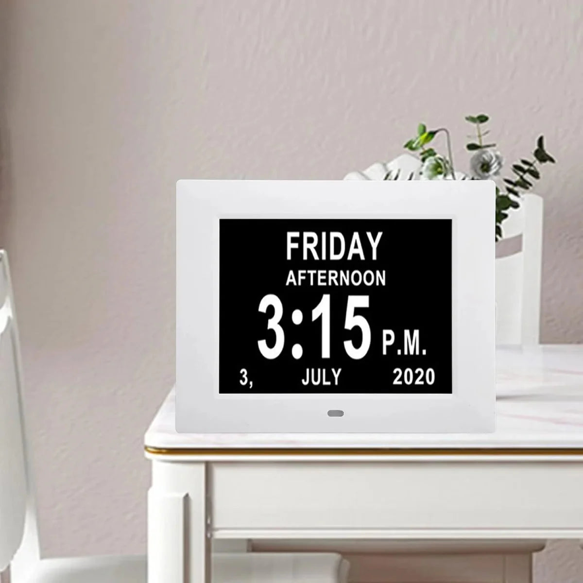Day clock display on stand: Friday afternoon 3:15 P.M., July 3, 2020
