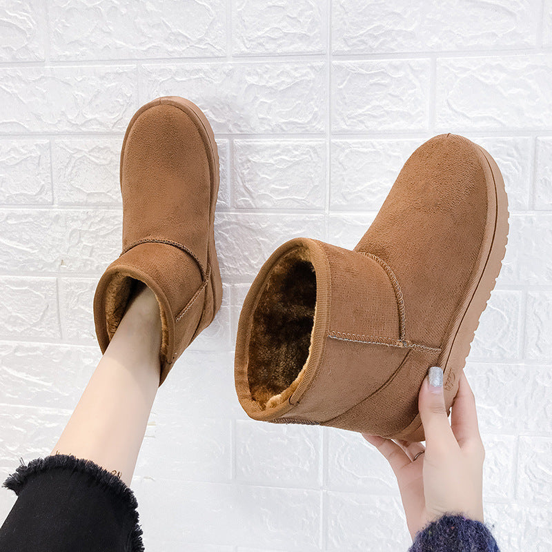 Women’s winter snow boots in camel suede with faux fur interior and cushioned sole
