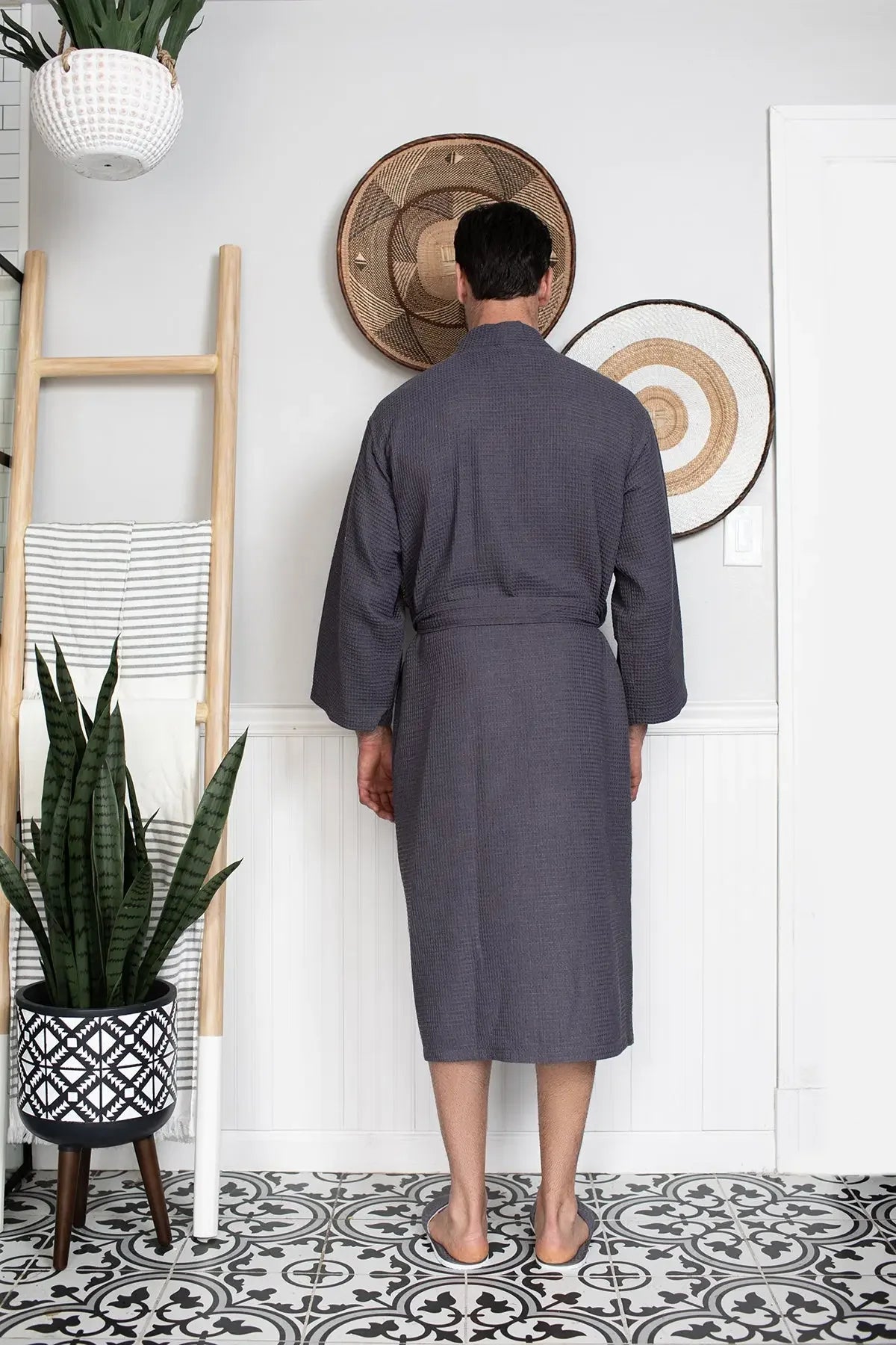 Men's waffle bathrobe, dark grey, back view with tie belt and long sleeves