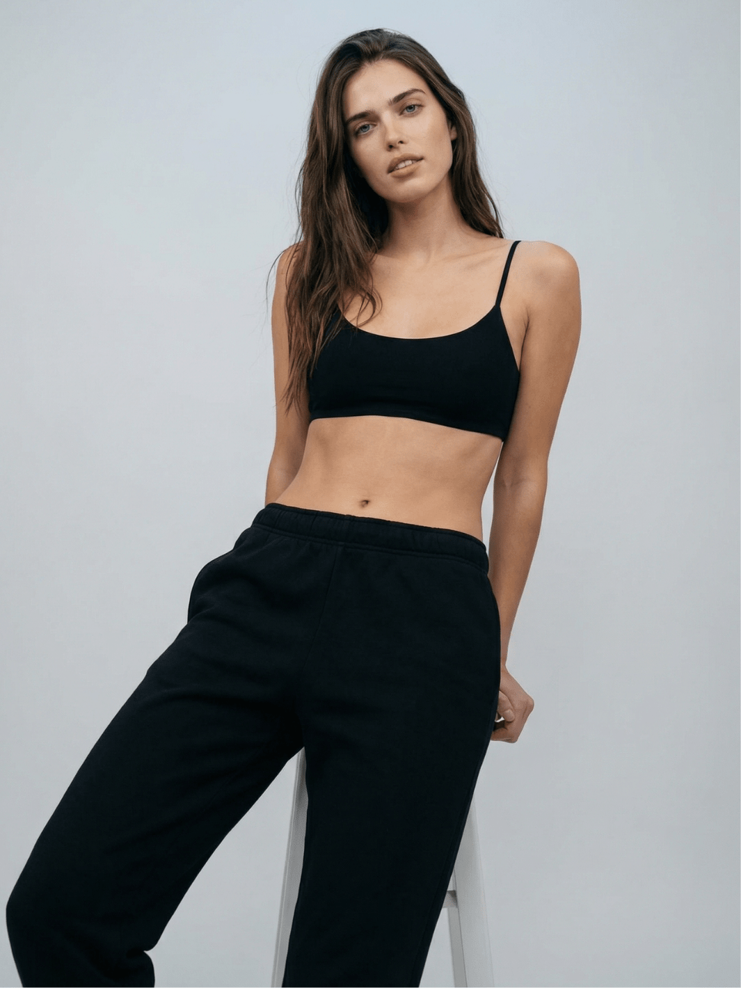 Black straight-leg sweatpants, elastic waistband, loose straight leg opening